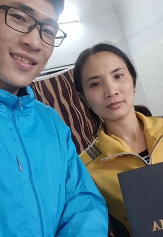 Hình ảnh khách hàng hài lòng khi mua hàng tại vongdieuhoahuyetap.com