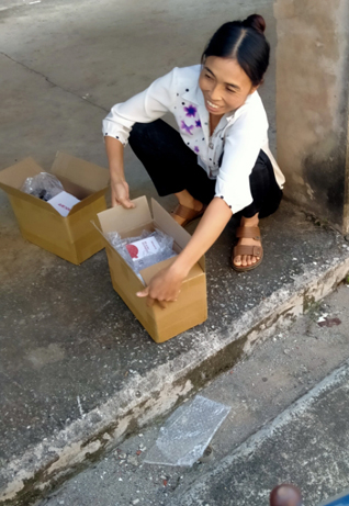 Hình ảnh khách hàng hài lòng khi mua hàng tại vongdieuhoahuyetap.com