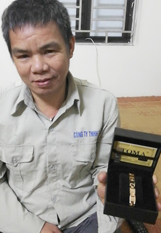 Hình ảnh khách hàng hài lòng khi mua hàng tại vongdieuhoahuyetap.com