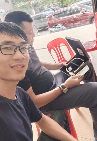 Hình ảnh khách hàng hài lòng khi mua hàng tại vongdieuhoahuyetap.com