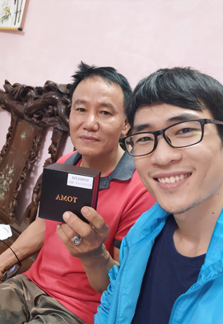 Hình ảnh khách hàng hài lòng khi mua hàng tại vongdieuhoahuyetap.com